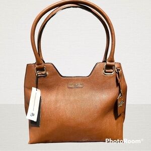 Karl Lagerfeld Paris kabelka Wilma pebbled faux leather elegant roomy handbag